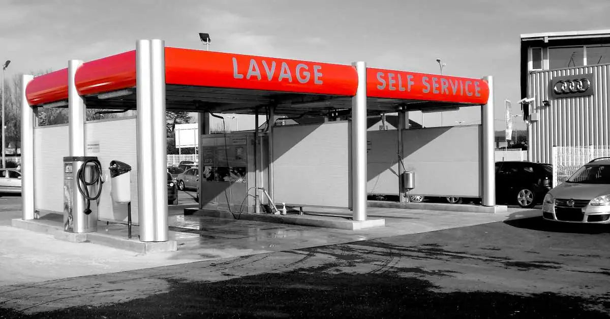 Comment laver sa voiture efficacement en station de lavage avec 5€