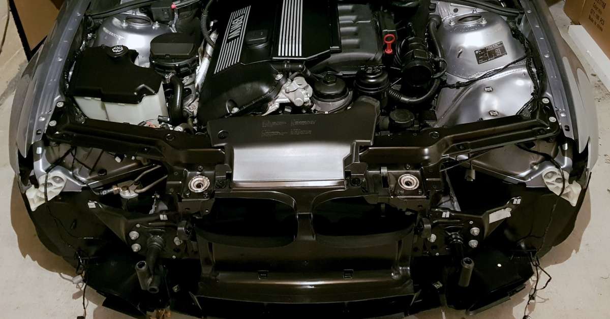 Detailing compartiment moteur : BMW E46